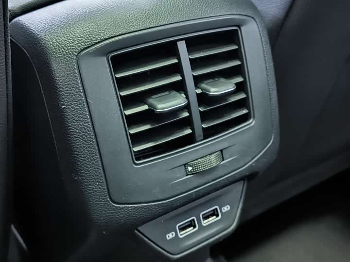 Фото 22 - Volkswagen T-Roc