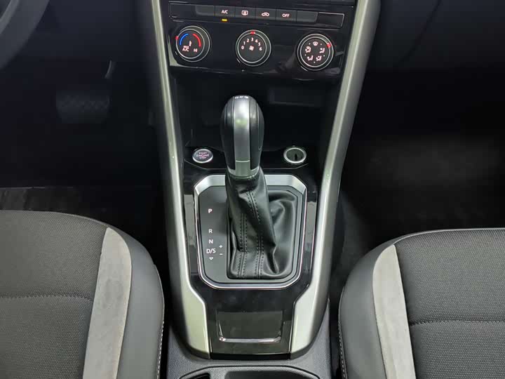 Фото 23 - Volkswagen T-Roc