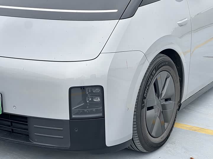 Фото 5 - LiXiang Mega