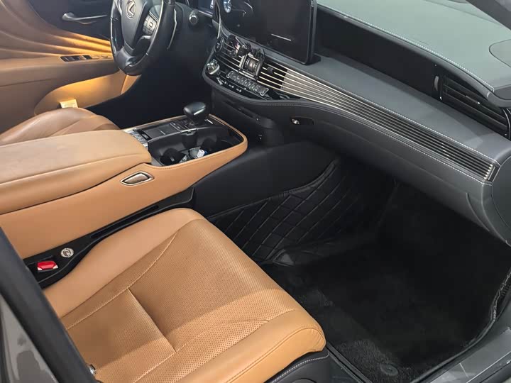 Фото 6 - Lexus LS