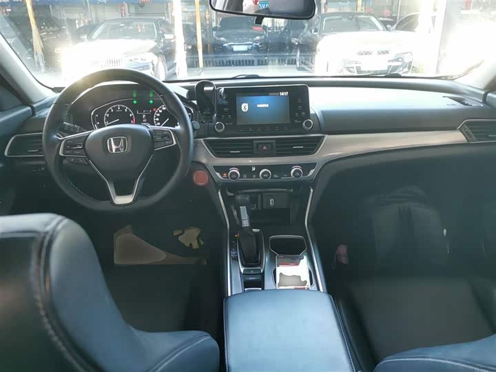 Фото 10 - Honda Accord