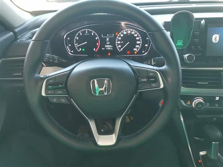 Фото 11 - Honda Accord