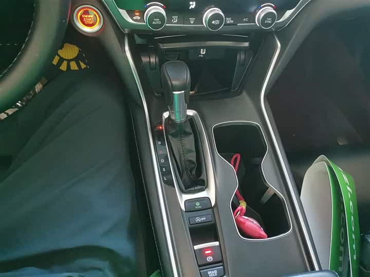 Фото 14 - Honda Accord