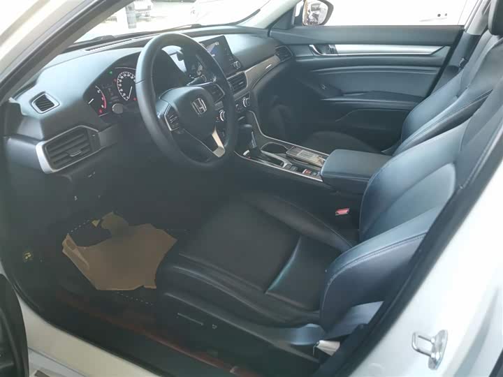 Фото 15 - Honda Accord