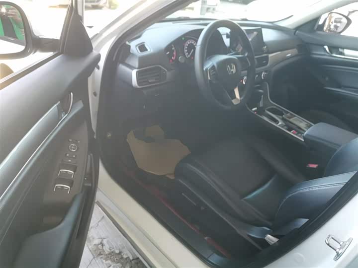 Фото 16 - Honda Accord