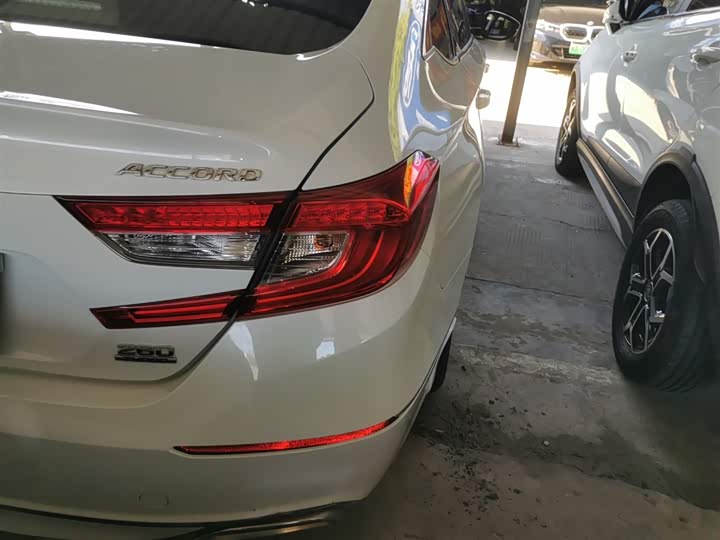 Фото 8 - Honda Accord