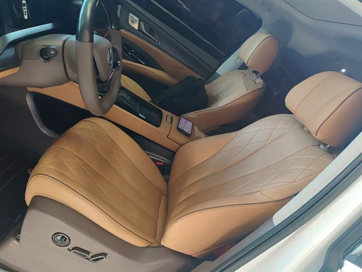 Фото 15 - Denza D9