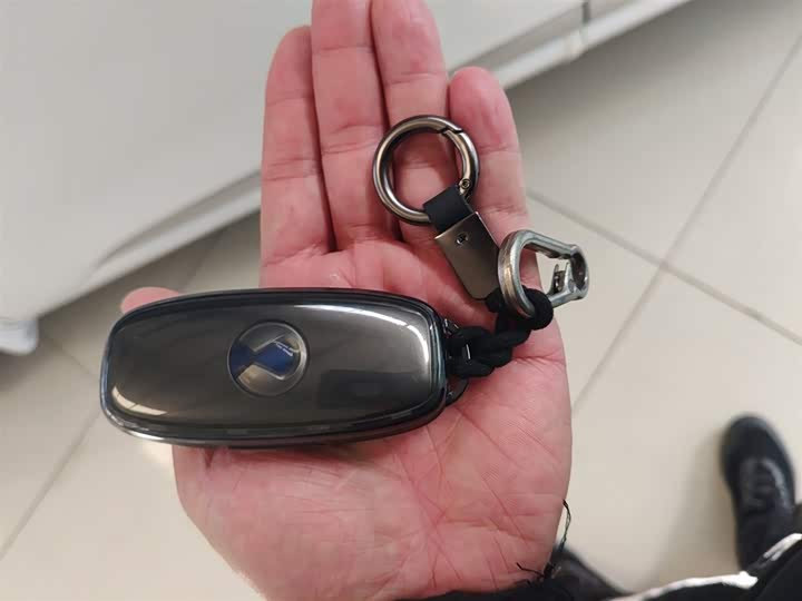 Фото 9 - Denza D9