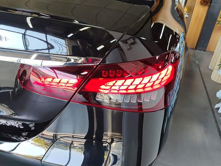 Фото 8 - Mercedes-Benz E-Class Hybrid