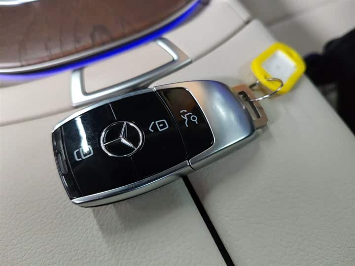 Фото 9 - Mercedes-Benz E-Class Hybrid