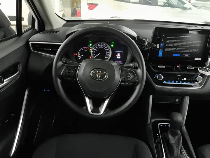 Фото 11 - Toyota Corolla Cross