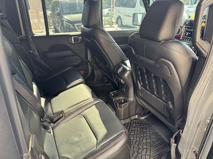 Фото 12 - Jeep Gladiator