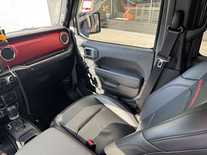 Фото 13 - Jeep Gladiator