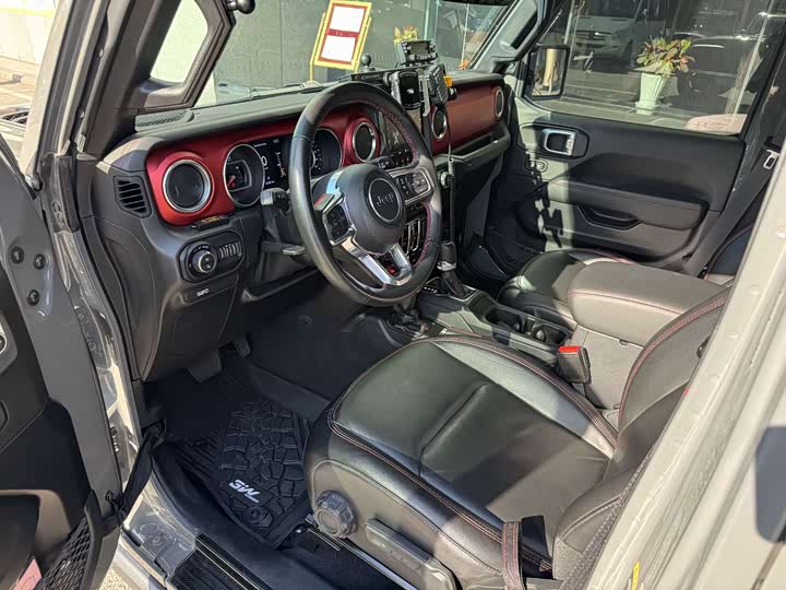 Фото 16 - Jeep Gladiator