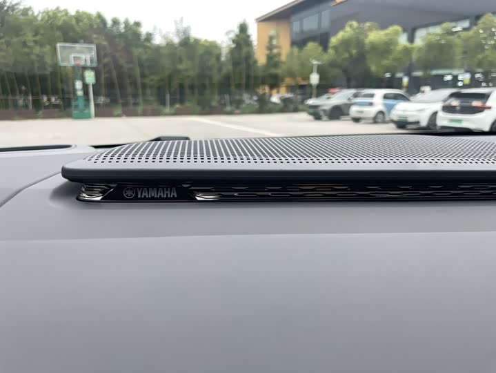 Фото 13 - Zeekr 009