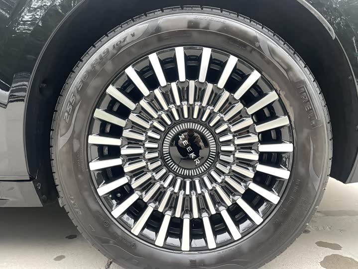 Фото 15 - Zeekr 009