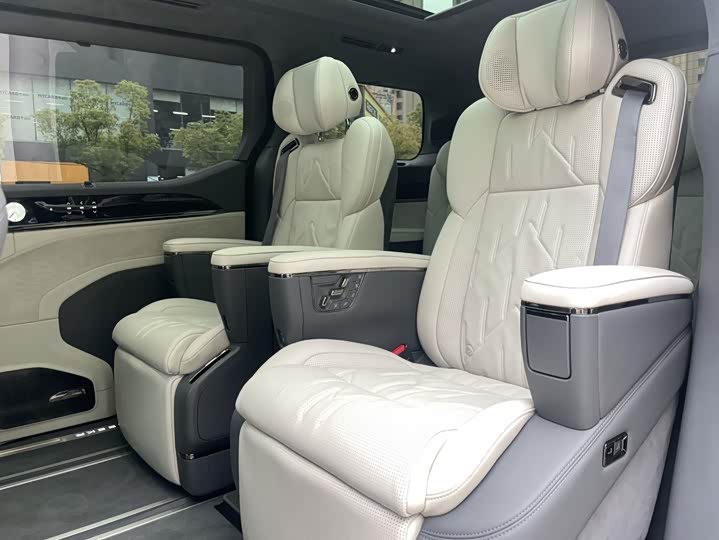 Фото 8 - Zeekr 009