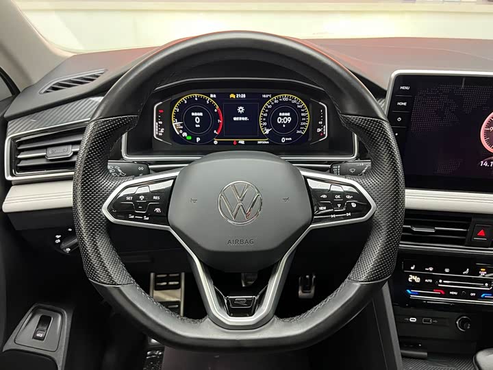 Фото 14 - Volkswagen Tiguan L Pro