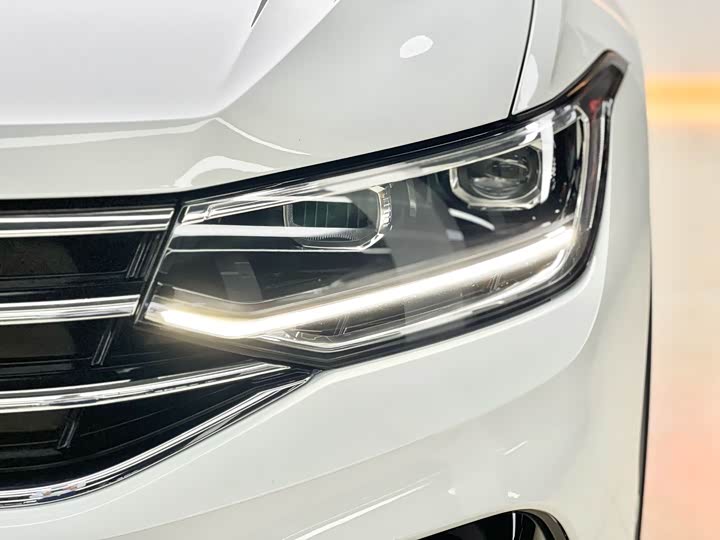 Фото 17 - Volkswagen Tiguan L Pro