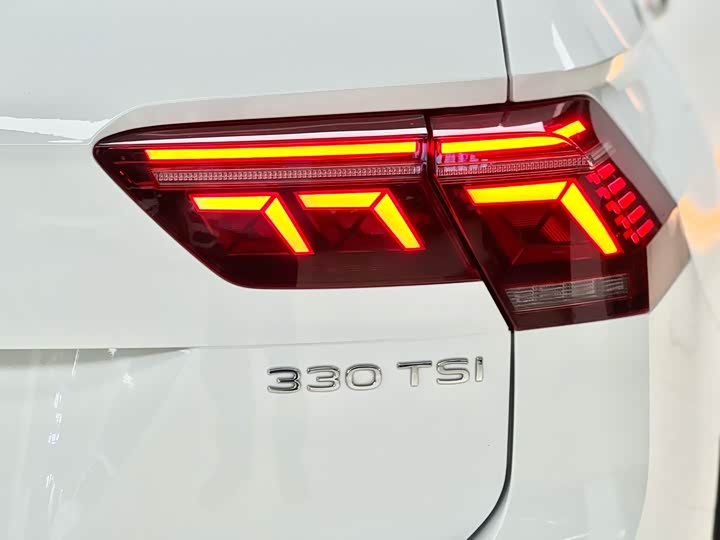 Фото 18 - Volkswagen Tiguan L Pro