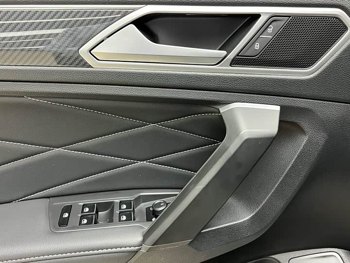 Фото 19 - Volkswagen Tiguan L Pro