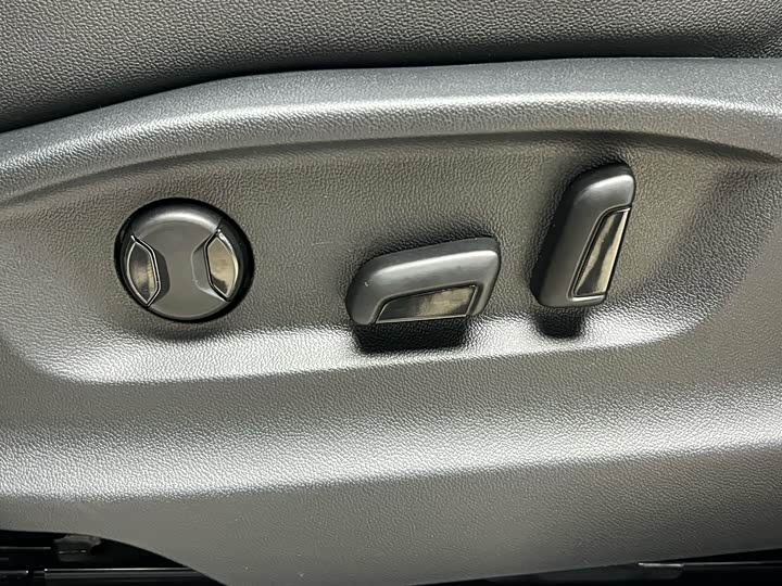 Фото 20 - Volkswagen Tiguan L Pro