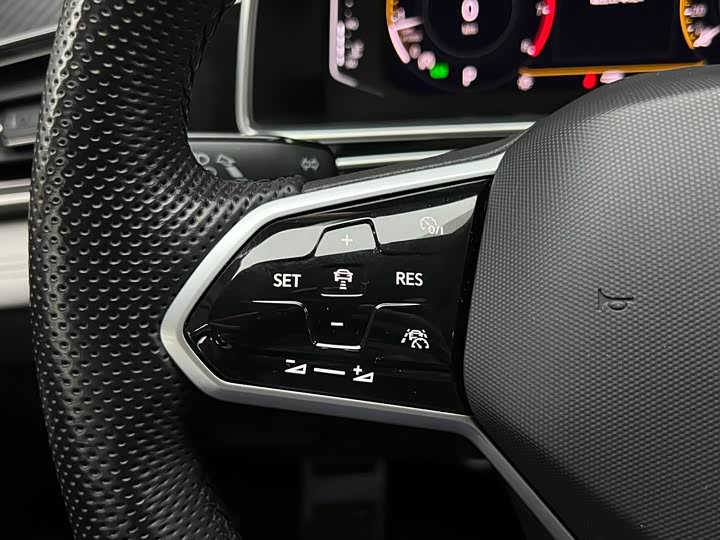 Фото 22 - Volkswagen Tiguan L Pro