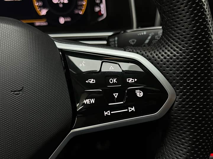 Фото 23 - Volkswagen Tiguan L Pro