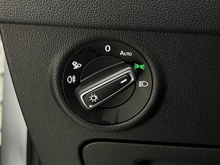 Фото 24 - Volkswagen Tiguan L Pro