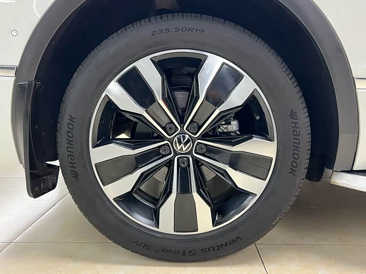 Фото 31 - Volkswagen Tiguan L Pro