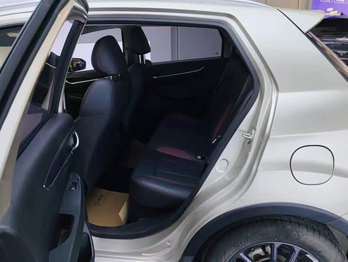 Фото 11 - Geely Vision X3