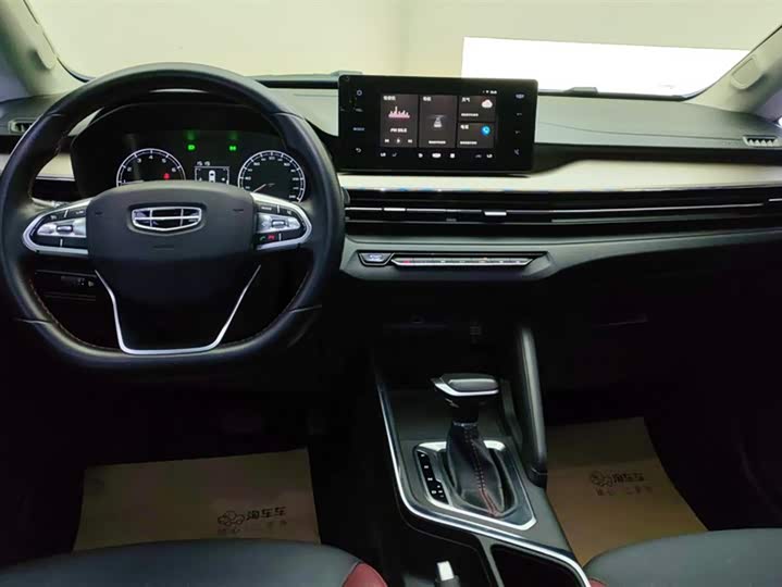 Фото 12 - Geely Vision X3