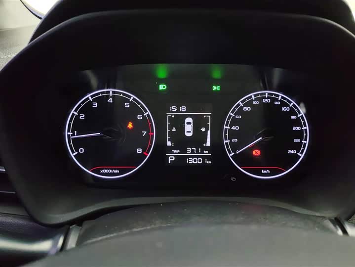 Фото 14 - Geely Vision X3