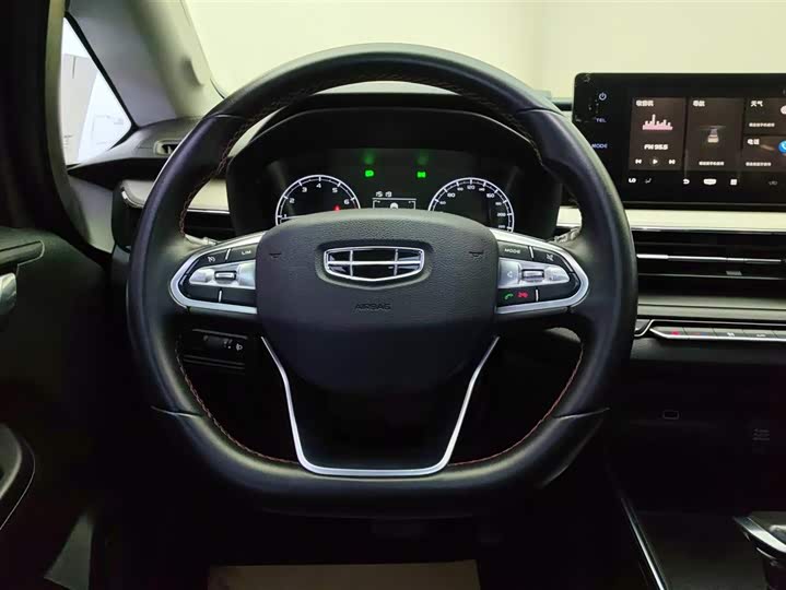 Фото 15 - Geely Vision X3