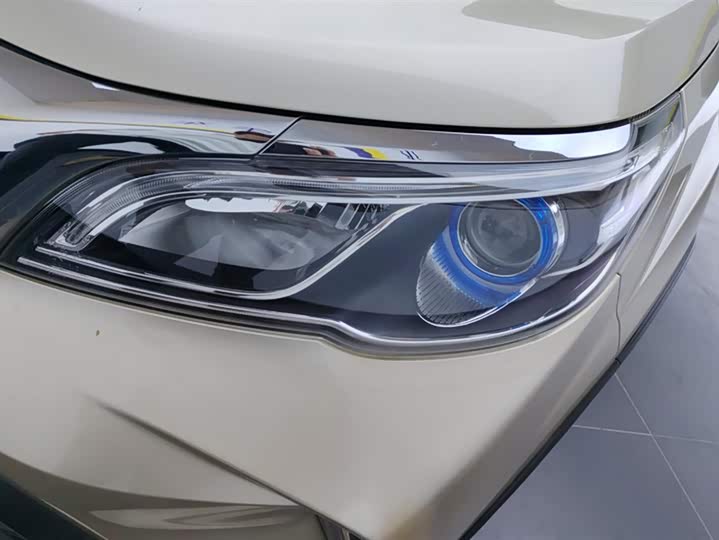 Фото 5 - Geely Vision X3