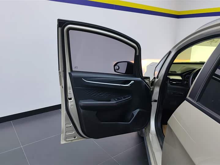 Фото 7 - Geely Vision X3