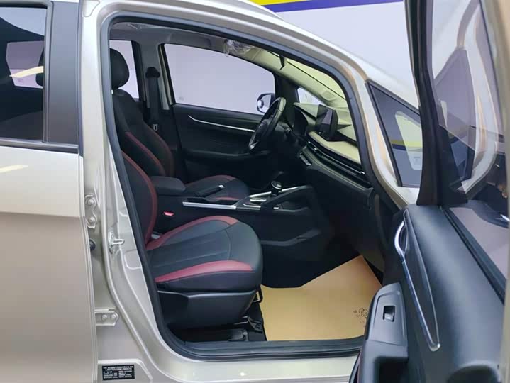 Фото 8 - Geely Vision X3