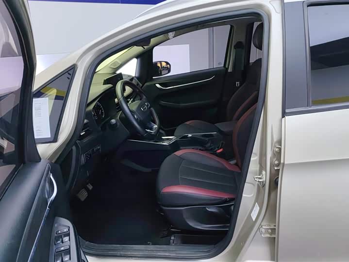 Фото 9 - Geely Vision X3