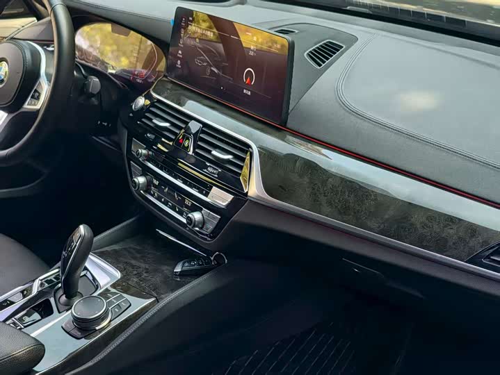 Фото 8 - BMW 6 Series GT