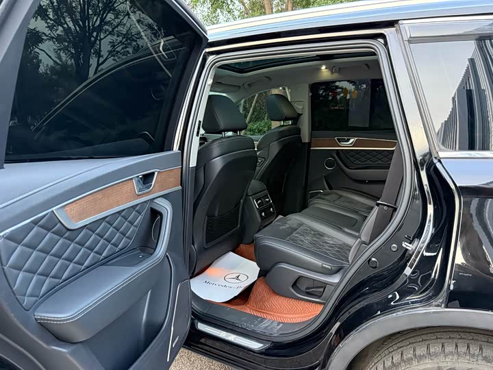 Фото 11 - Hongqi HS7