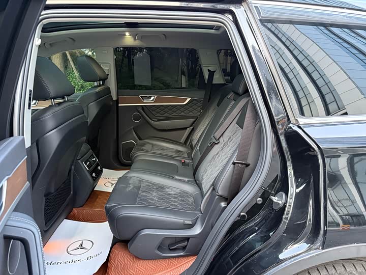 Фото 12 - Hongqi HS7