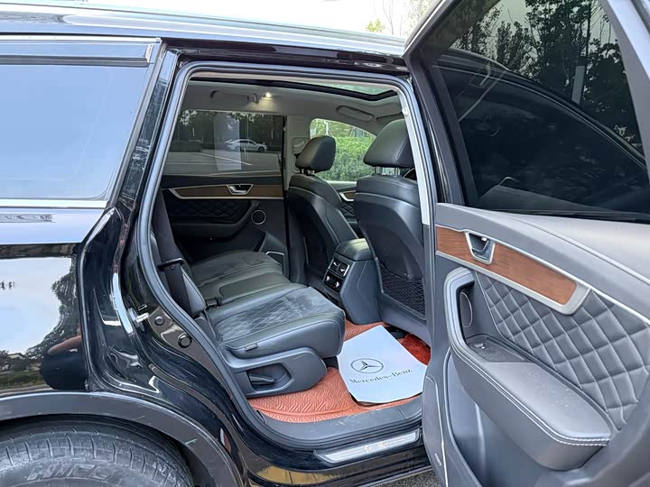 Фото 13 - Hongqi HS7