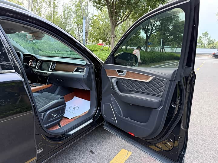 Фото 15 - Hongqi HS7