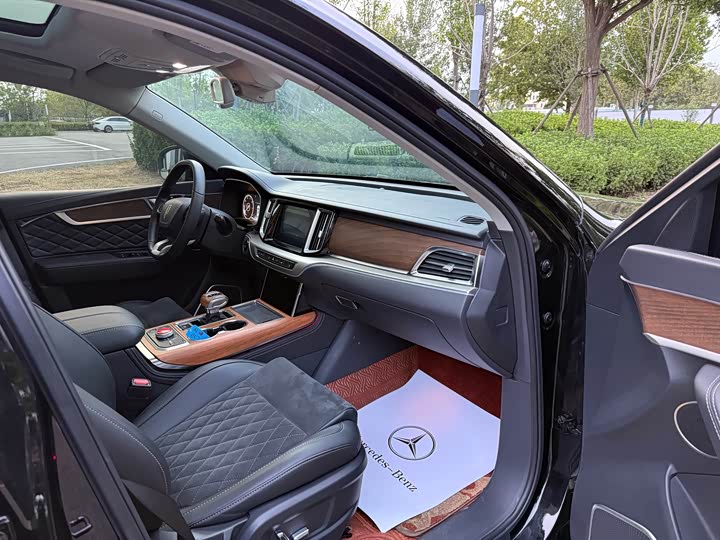 Фото 17 - Hongqi HS7