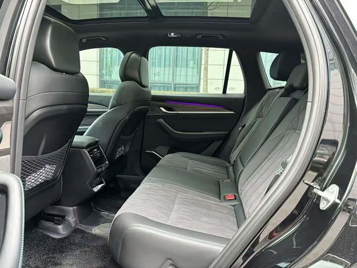 Фото 5 - Geely Monjaro