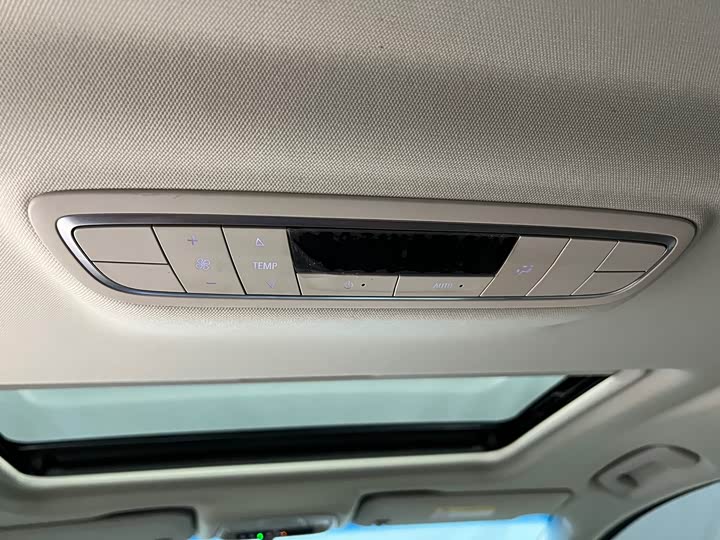 Фото 7 - Buick GL8 ES