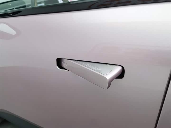 Фото 18 - Geely Icon