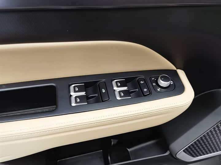 Фото 9 - Geely Icon