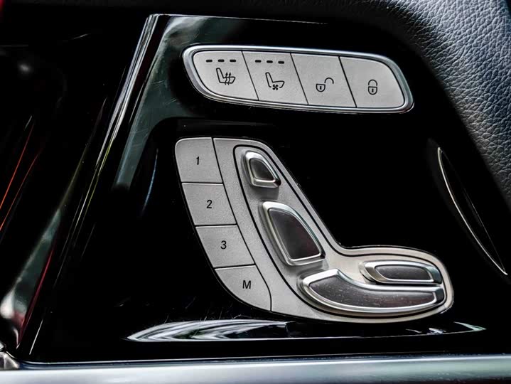 Фото 19 - Mercedes-Benz G-Class