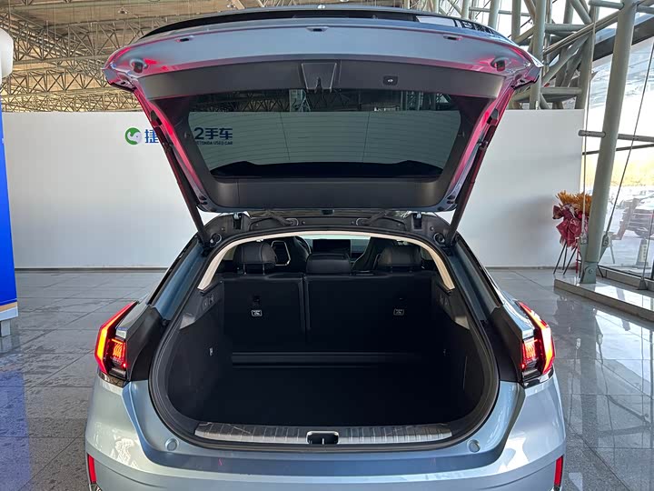 Фото 12 - Zeekr 001